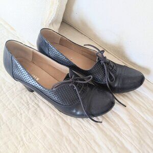 Chelsea Crew Maytal Navy Leather Oxford Heels